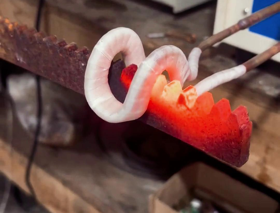 香蕉视频在线观看免费高频加热机：齿条生产的革新动力